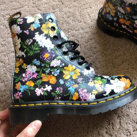 New! Dr Martens Darcy Flowers 🌺 5/36 - Picture 4 of 8